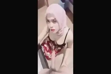 Sepupu Nakal Ngelunjak Belajar Ngemut Tiang Tegep